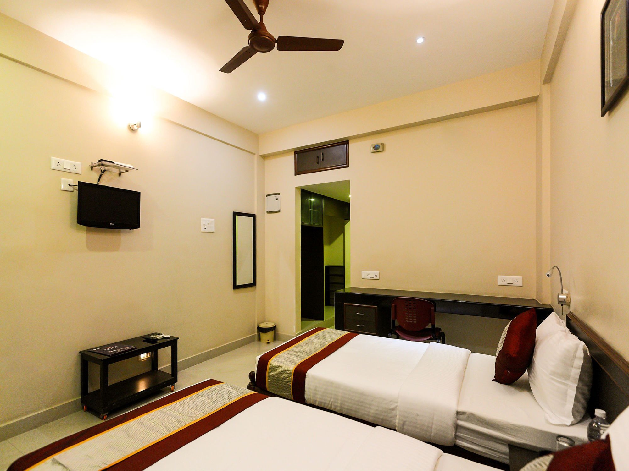Hotel Oyo Flagship 12665 Chrompet Chennai Exterior foto